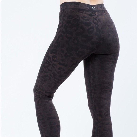 New Chroma + Basix work out leggings - Picture 2 of 4